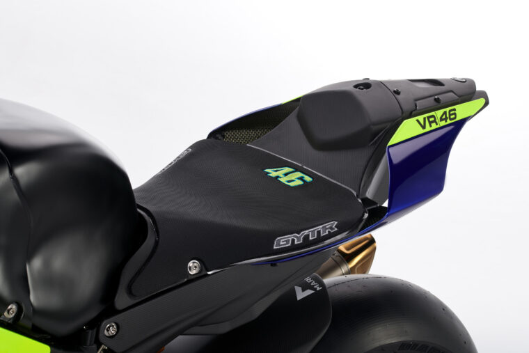 yamaha-special-r1-gytr-vr46-tribute-valentino-rossi (11)