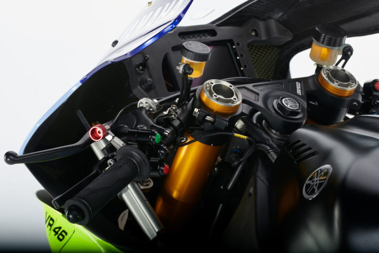 yamaha-special-r1-gytr-vr46-tribute-valentino-rossi (6)