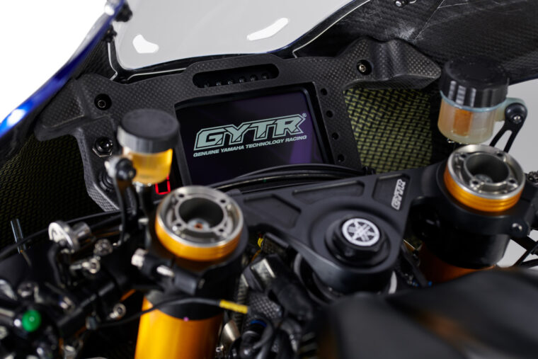 yamaha-special-r1-gytr-vr46-tribute-valentino-rossi (7)