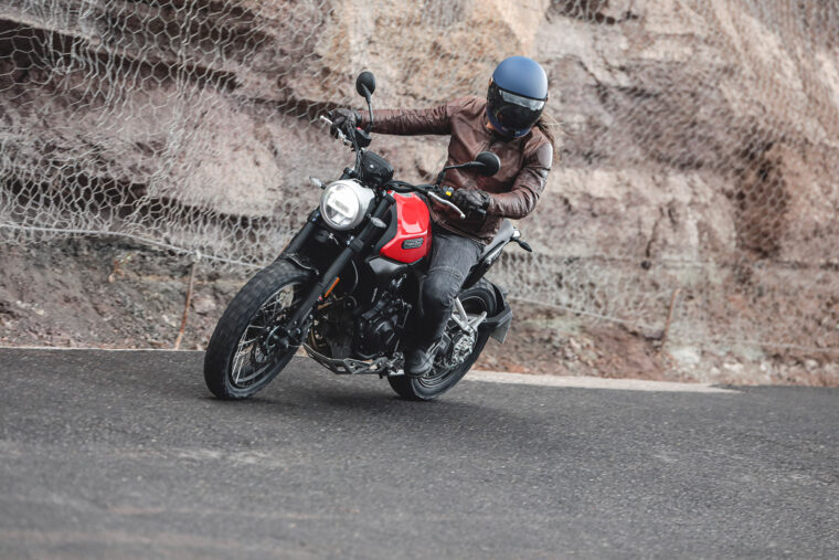 Macbor-Eight-Mile-500-Scrambler-2022-pruebaMBK3