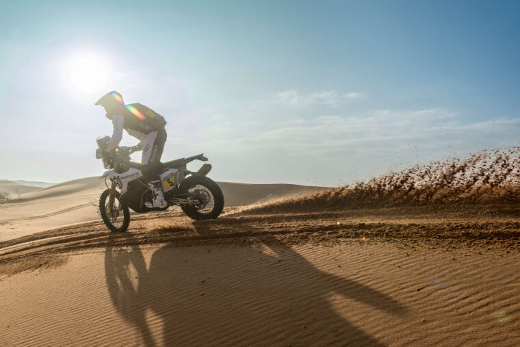 skyler-howes-husqvarna-dakar-2022-etapa-2 (4)