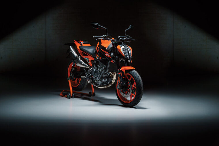 KTM-890-Duke-GP-2022- - 6