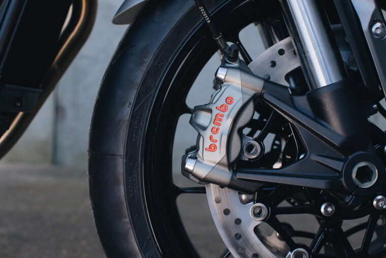 Triumph-Speed-Twin-Breitling-Edition-2022- - 12