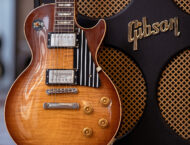 Triumph y Gibson lanzan ediciones especiales 1959 Legends con motivo solidario 21 Triumph T120 Gibson Les Paul 1959 Legends 21