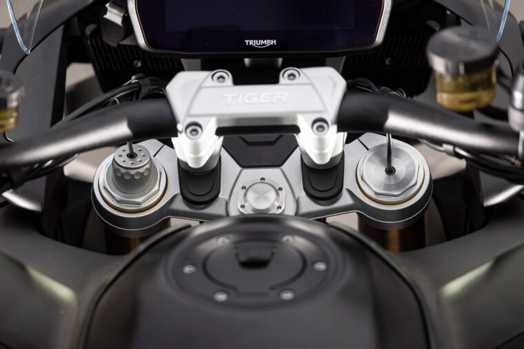 Triumph Tiger 1200 Rally Explorer-12