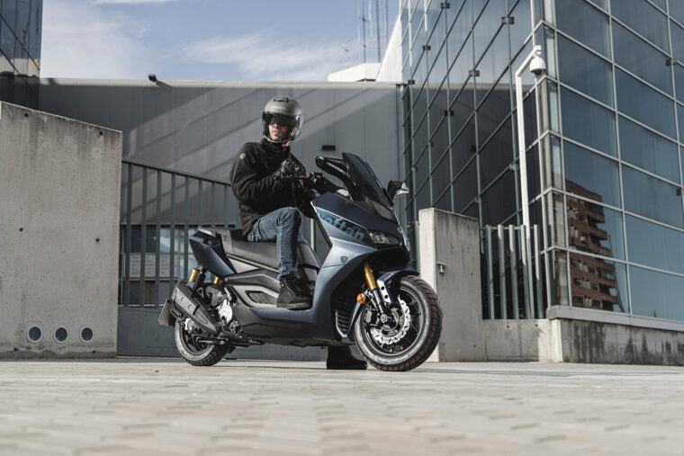 Wottan-Storm-R125-Sport-2022-estaticas-azul15