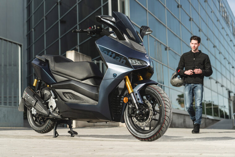 Wottan-Storm-R125-Sport-2022-estaticas-azul23