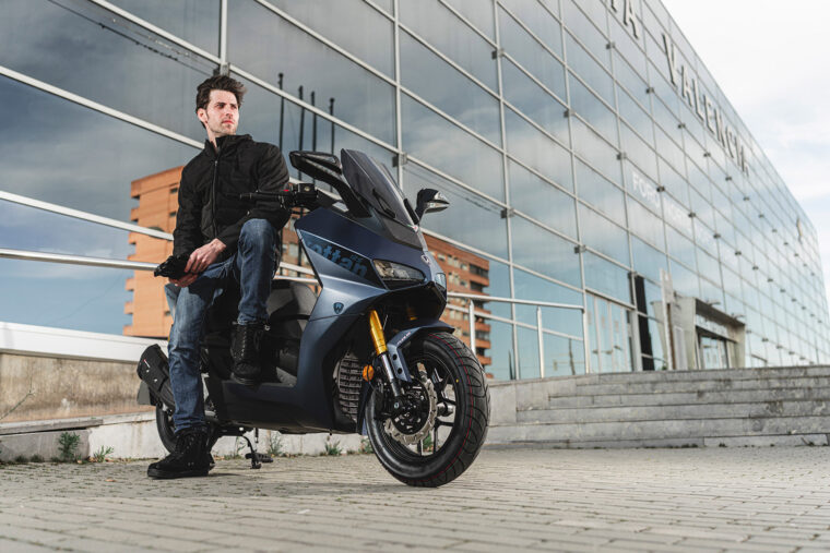 Wottan-Storm-R125-Sport-2022-estaticas-azul26