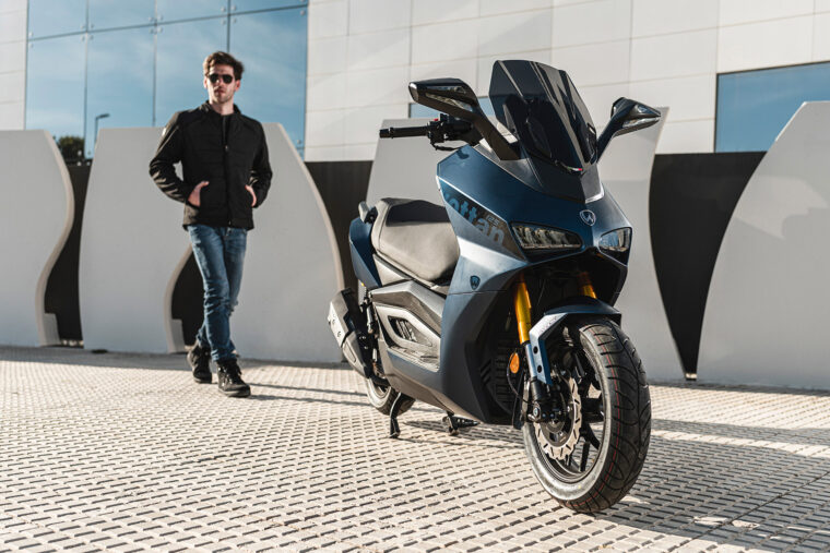 Wottan-Storm-R125-Sport-2022-estaticas-azul3