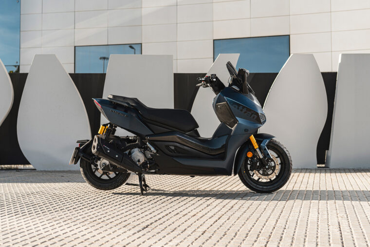 Wottan-Storm-R125-Sport-2022-estaticas-azul7