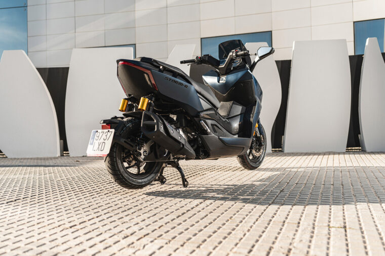 Wottan-Storm-R125-Sport-2022-estaticas-azul9