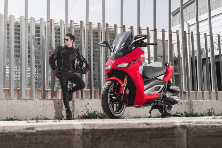 Wottan-Storm-R125-Sport-2022-estaticas-rojo12