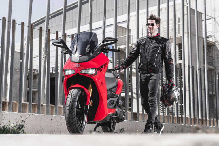 Wottan-Storm-R125-Sport-2022-estaticas-rojo13