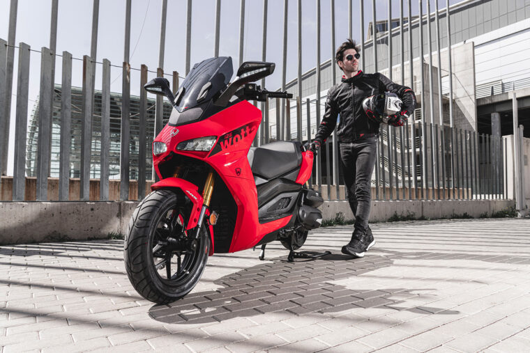 Wottan-Storm-R125-Sport-2022-estaticas-rojo14