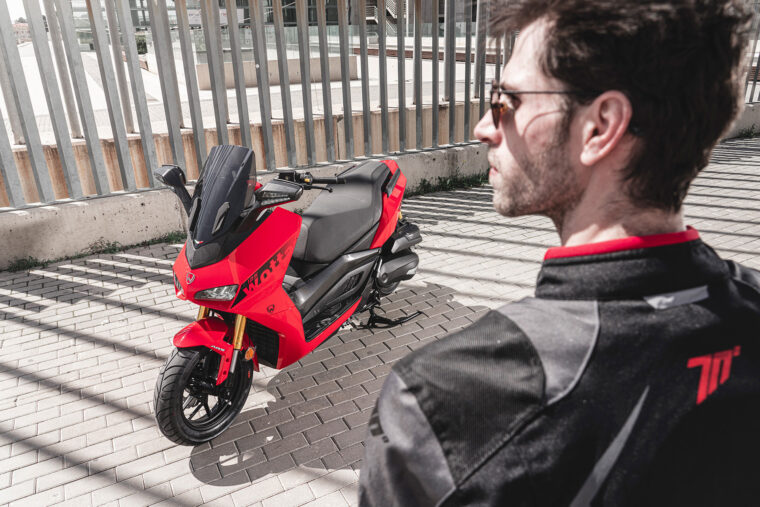 Wottan-Storm-R125-Sport-2022-estaticas-rojo15
