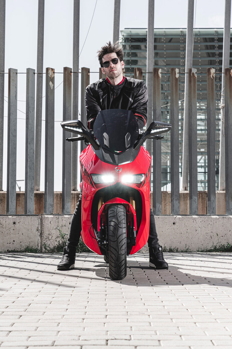 Wottan-Storm-R125-Sport-2022-estaticas-rojo16