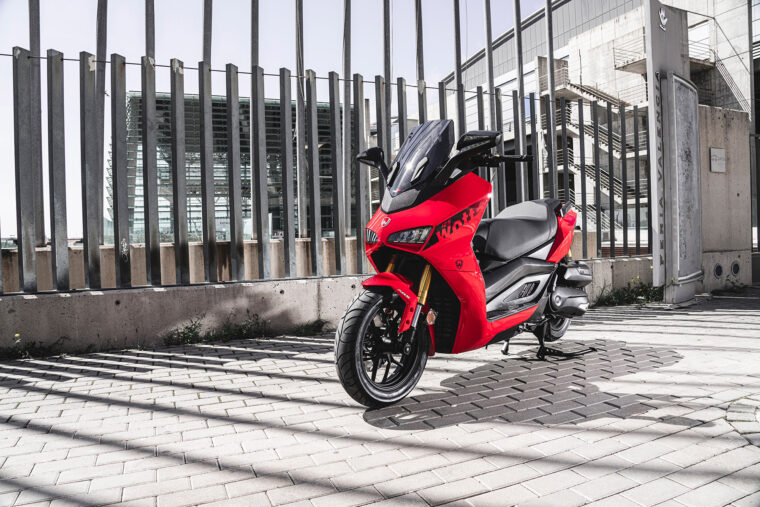 Wottan-Storm-R125-Sport-2022-estaticas-rojo2