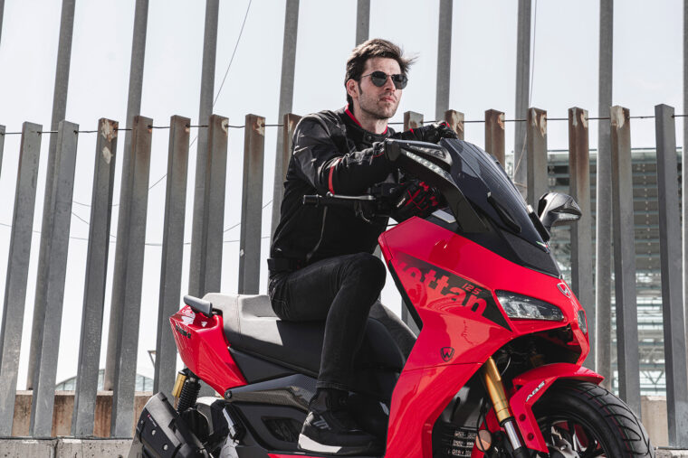 Wottan-Storm-R125-Sport-2022-estaticas-rojo24