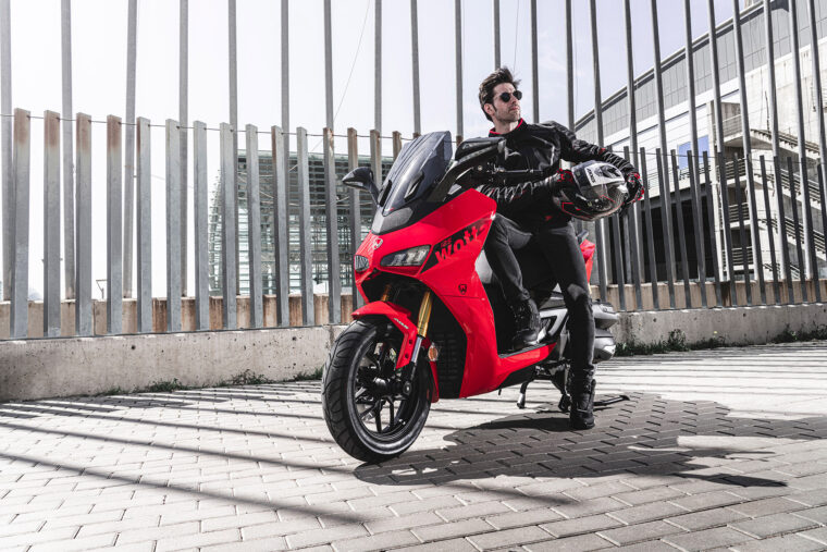 Wottan-Storm-R125-Sport-2022-estaticas-rojo3