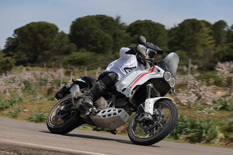 Ofertas Ducati Flash: Tu oportunidad para estrenar moto con Ducati Madrid 13 Ducati DesertX Prueba308