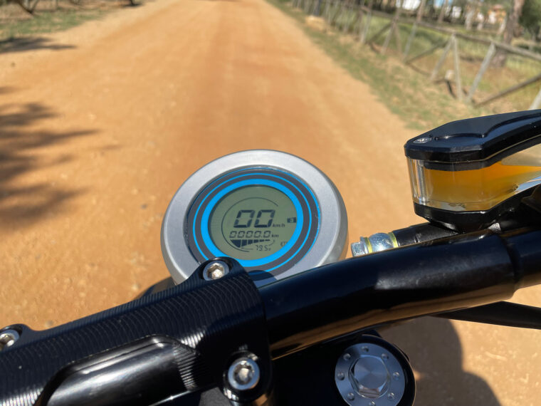 Zitmuv-Black-RaZer-125e-2022- - 5