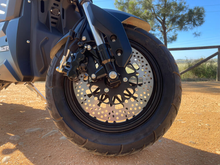 Zitmuv-Black-RaZer-125e-2022- - 6