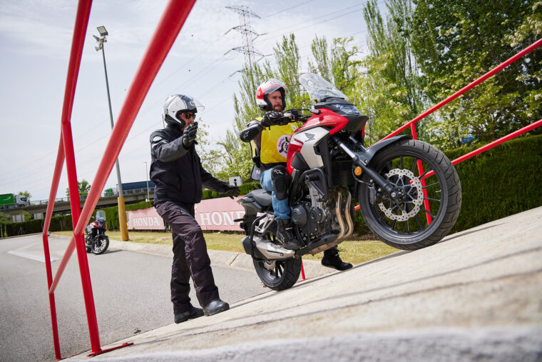 Curso-conducción-segura-moto-offroad-Honda-HIS-4