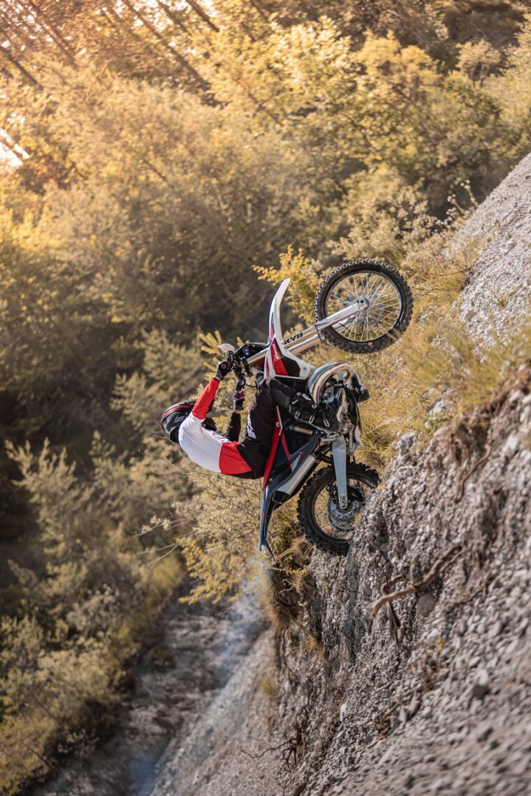 Fantic-XE125-2023-accion2