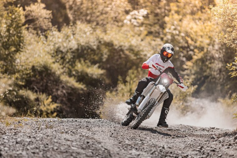 Fantic-XE125-2023-accion3