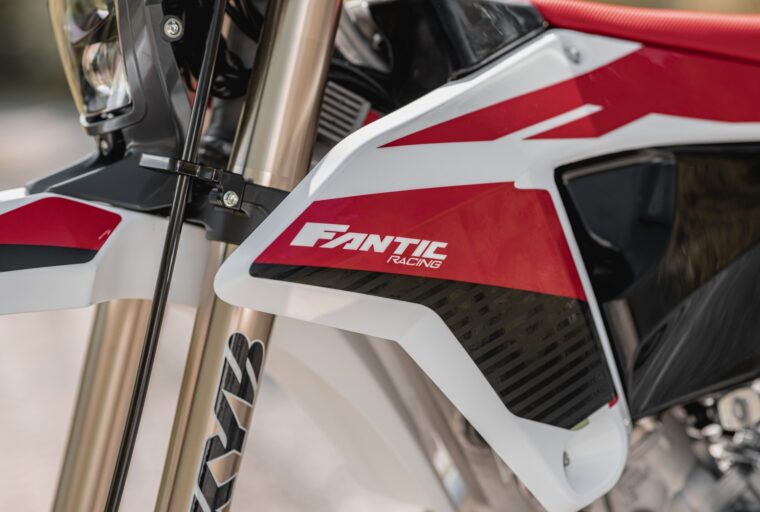 Fantic-XE125-2023-ambiente11