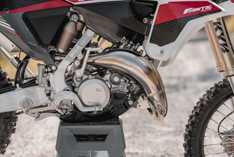 Fantic-XE125-2023-ambiente3