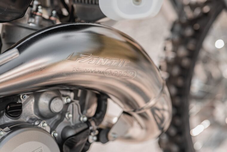 Fantic-XE125-2023-ambiente6