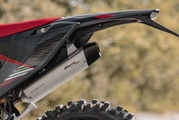 Fantic-XE125-2023-ambiente9