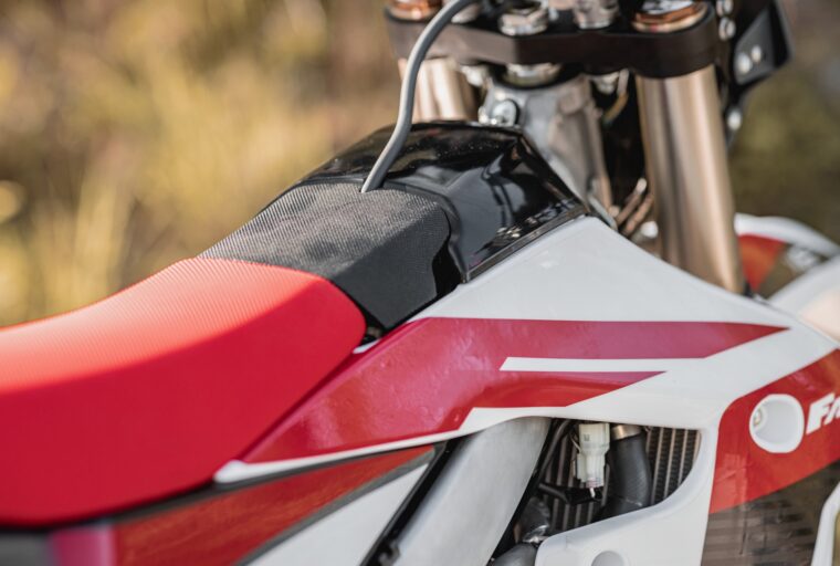 Fantic-XEF450-2023-ambiente2