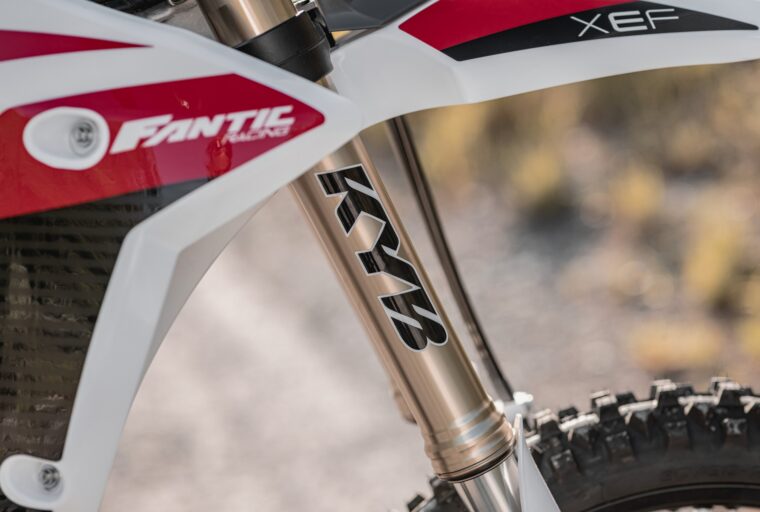 Fantic-XEF450-2023-ambiente3