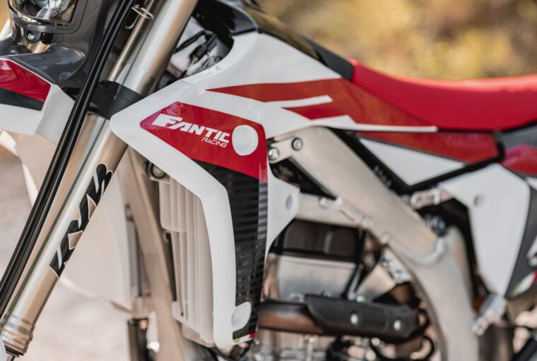 Fantic-XEF450-2023-ambiente8