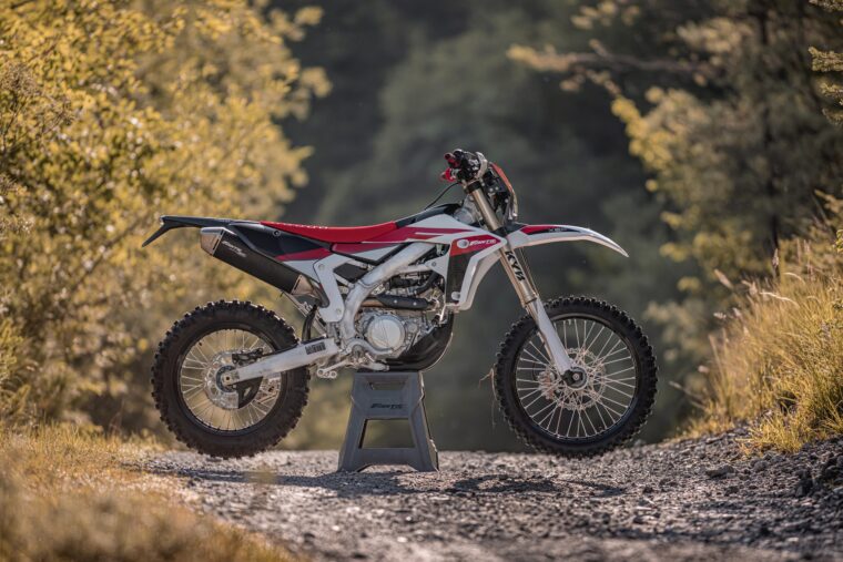 Fantic XEF450 2023 ambiente9