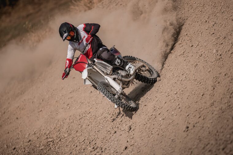 Fantic-XX125-2023-accion6