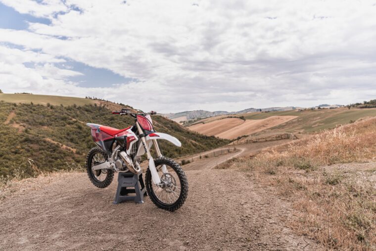 Fantic-XX125-2023-ambiente1