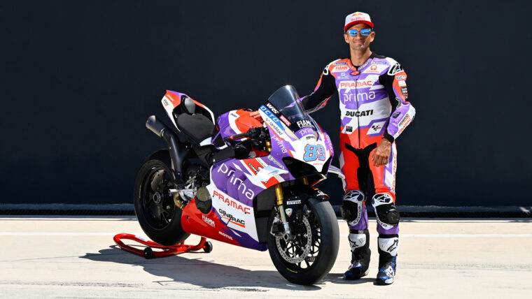 ducati-panigale-v4s-race-of-champions-2022 (17)