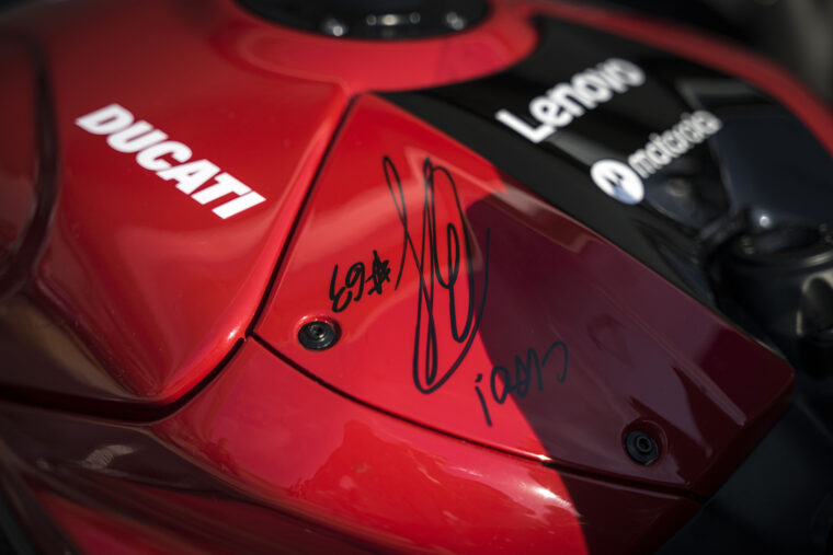 ducati-panigale-v4s-race-of-champions-2022 (2)
