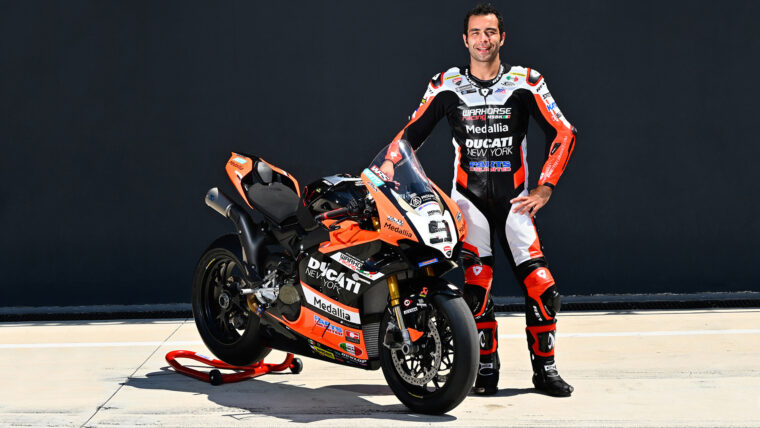 ducati-panigale-v4s-race-of-champions-2022 (5)