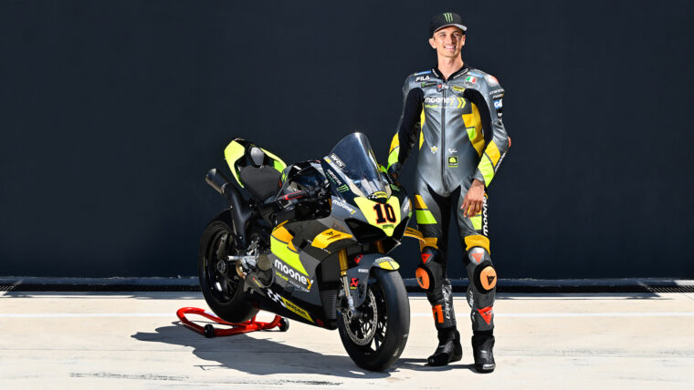 ducati-panigale-v4s-race-of-champions-2022 (6)