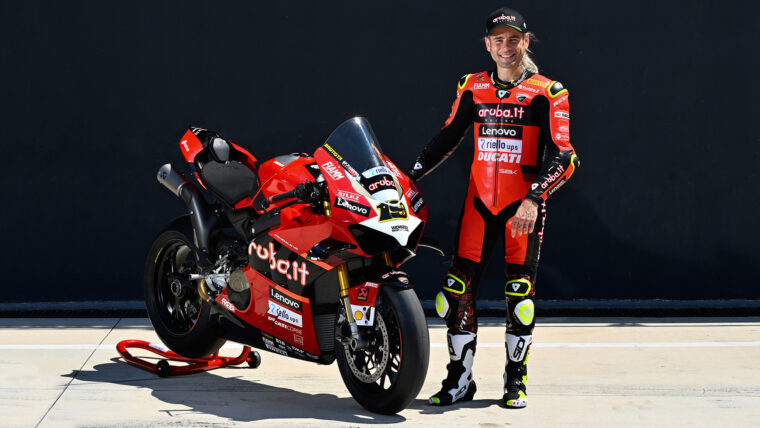 ducati-panigale-v4s-race-of-champions-2022 (7)
