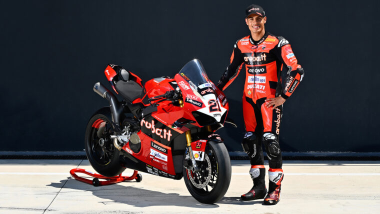 ducati-panigale-v4s-race-of-champions-2022 (8)