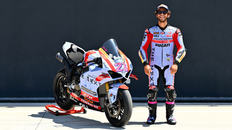 ducati-panigale-v4s-race-of-champions-2022 (9)