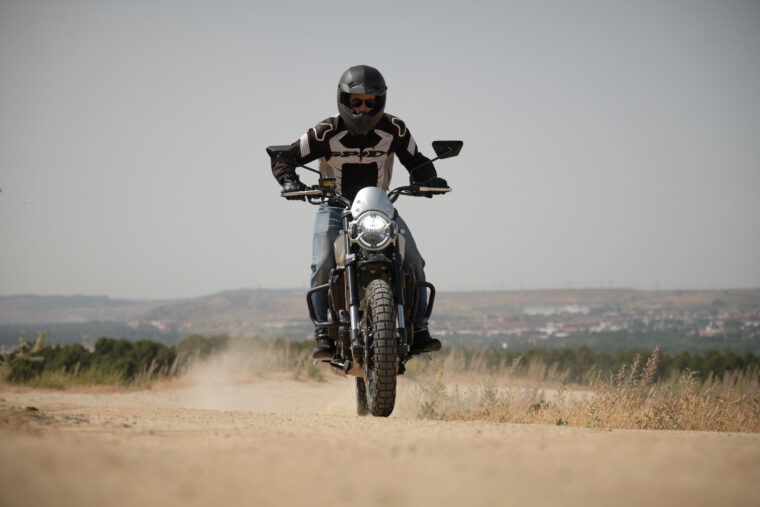 Brixton-Crossfire-500-xc-2022-opinion-5