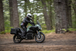 Zero DSR/X: 5 virtudes que la hacen la moto eléctrica trail de referencia 25 Zero DSR X 2023 accion5