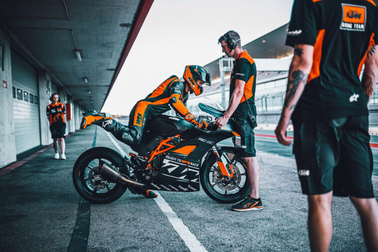 KTM-RC-8C-2023- - 11