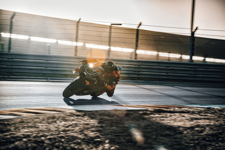 KTM-RC-8C-2023- - 29